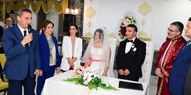 Yetiştirme yurdunda büyüyen çift dünya evine girdi