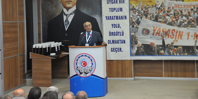 Kürsüde fenalaşan eski sendika başkanı hayatını kaybetti