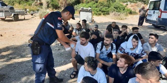 Bir haftada 2 bin 477 düzensiz göçmenin yakalandı