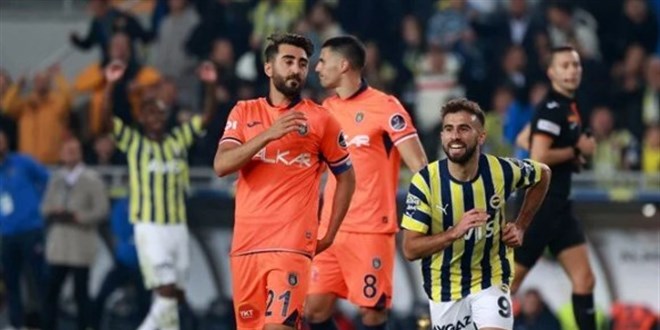 Başakşehir, ligdeki ikinci yenilgisini Kadıköy'de yaşadı