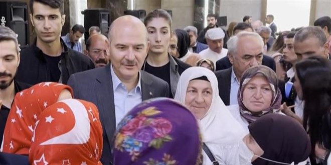 Bakan Soylu, Diyarbakır anneleri ile bir araya geldi