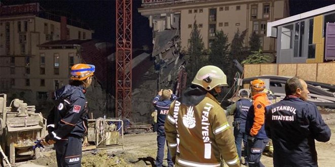 Küçükçekmece'de yaşanan çökmenin ardından bir öğrenci yurdu ve 6 bina boşaltıldı