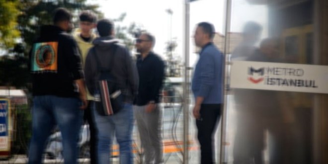 Fırsatçılar İstanbulkartı turiste iki katına satıyor