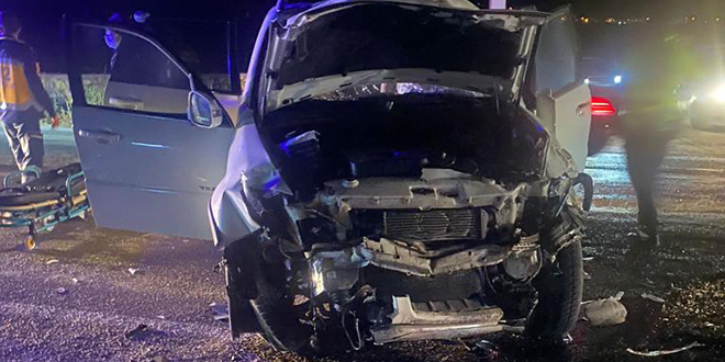 İki otomobilin çarpıştığı kazada yaralanan 5 kişiden ağabey ve kardeşi öldü