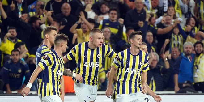 Fenerbahçe 3-0 geriye düştüğü karşılaşmayı 3-3'e getirdi