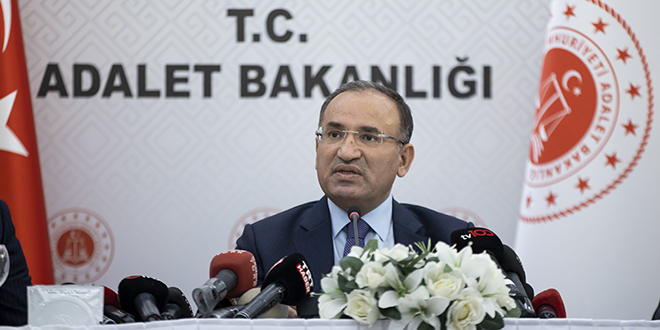 Bakan Bozda, CHP'lilerin mahkeme heyetine gsterdii tepkiyi knad