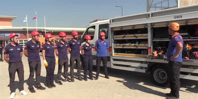İzmir'de deprem sonrası gönüllü ordusu ikiye katlandı