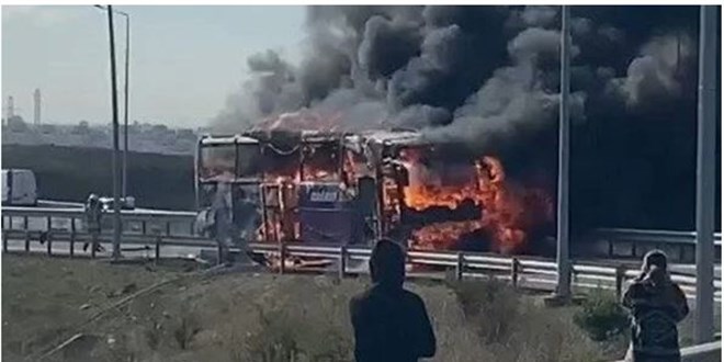 İstanbul'da yolcu otobüsü alev aldı