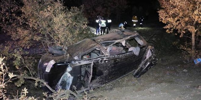 Kütahya'da minibüs devrildi: 2 ölü, 3 yaralı
