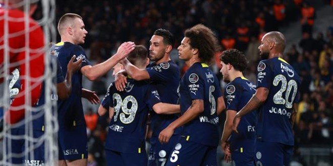 Fenerbahçe farklı kazandı, seri 4 maça çıktı