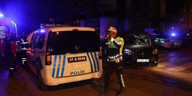 Kocaeli'de polis aracnn kart kazada 2'si polis 5 kii yaraland