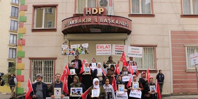 Aileler direniyor, evlat nöbetine katılımlar devam ediyor