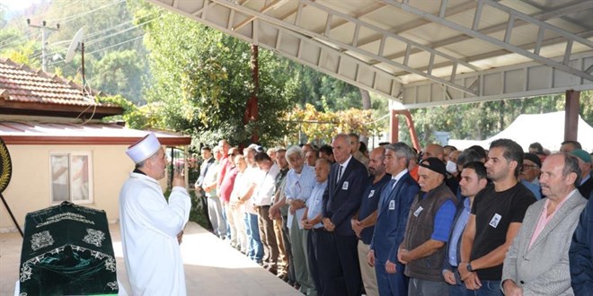10 yaşındaki Enes'e okula giderken kamyonet çarptı