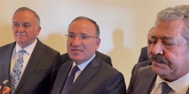 AK Parti'den siyasi parti gruplarına anayasa değişikliği teklifi ziyareti