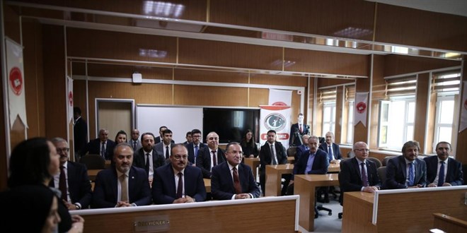 Gerçeği aratmayan duruşmaya Bakan Bozdağ'dan tam not