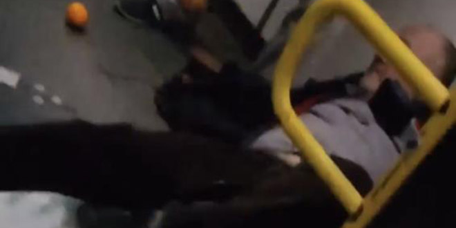 Kartal'da iki yaşlı adam otobüste yumruk yumruğa birbirine girdi