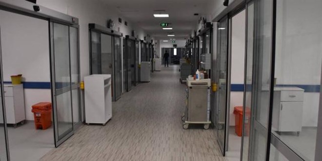 İzmir'deki 'acil durum hastanesi' hasta kabulüne başladı