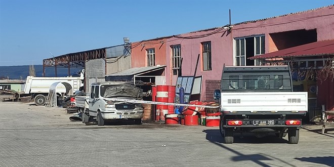 Garson olarak alınan işçiye, atölyede varil kestirmişler