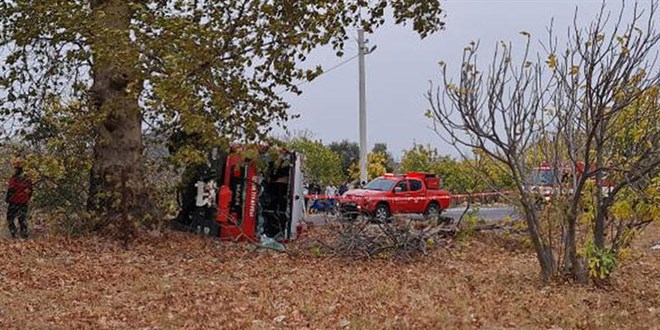 Yangına giden itfaiyeciler kaza yaptı