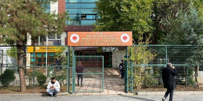 Hacizli araçların şerhini rüşvet alarak kaldıran icra memuru tutuklandı