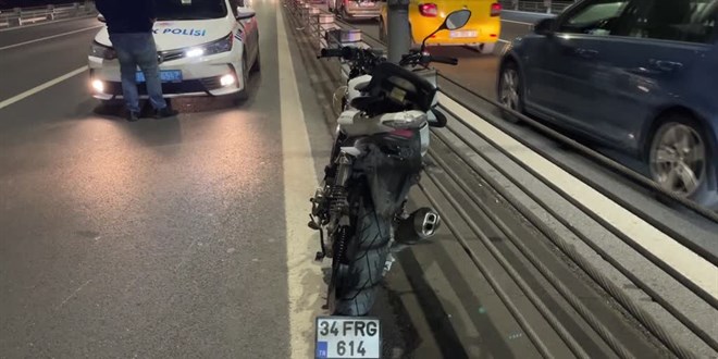15 Temmuz ehitler Kprs'nde bariyerlere arpan motosikletteki bir kii ld