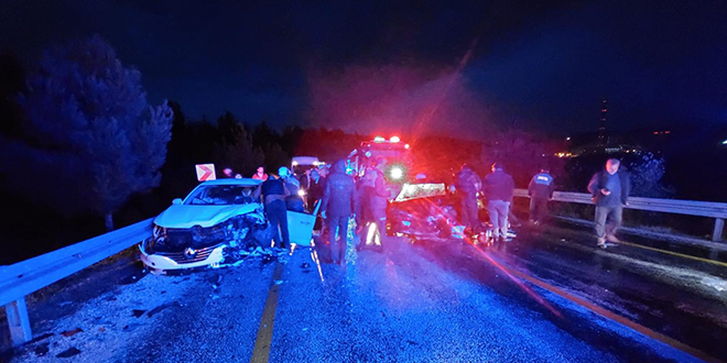Bursa'da iki otomobil çarpıştı, köy imamı hayatını kaybetti