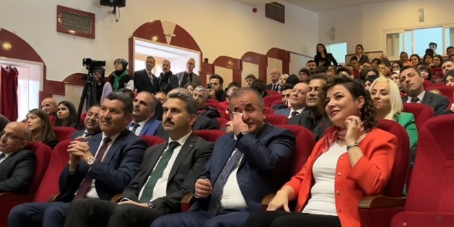 Sürpriz ekrana yansıdı, Vali gözyaşlarını tutamadı