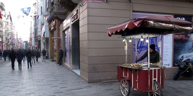 İstiklal Caddesi'ndeki tezgahlar kaldırıldı