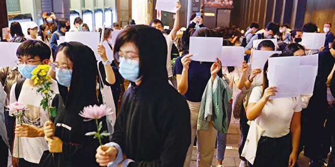 Beyaz kağıtla kovid protestosu: Çin'deki sıkı tedbirler halkı bunalttı