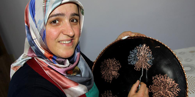 Bakırcılık sanatına ilgi duydu, ilin tek kadın bakır ustası oldu