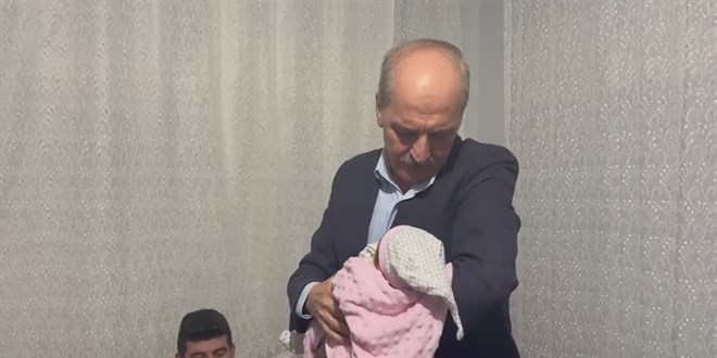 Numan Kurtulmuş, gazinin bebeğinin kulağına dualarla ismini okudu