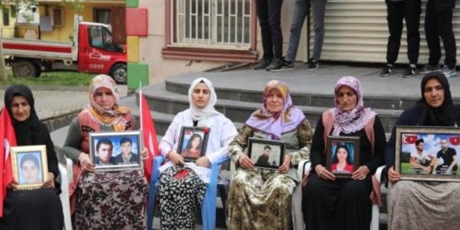 Diyarbakır annelerinin oturma eylemine bir aile daha katıldı
