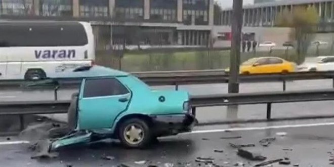 Kaza yapan araç ikiye bölündü, 2 kişi yaralandı