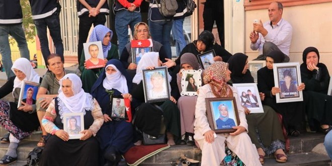 Diyarbakır annelerinin oturma eylemine bir aile daha katıldı
