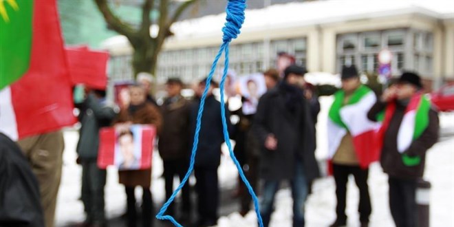 İran'da gösterilerle ilgili 11 kişiye idam cezası verilirken bir gösterici idam edildi