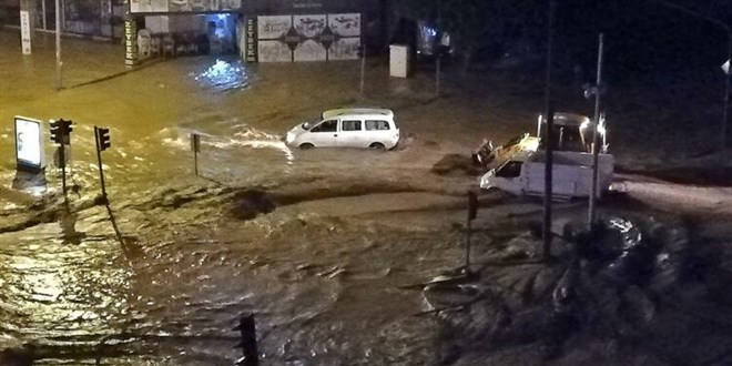 Antalya'daki sel nedeniyle vergi mükelleflerine 1 ay erteleme
