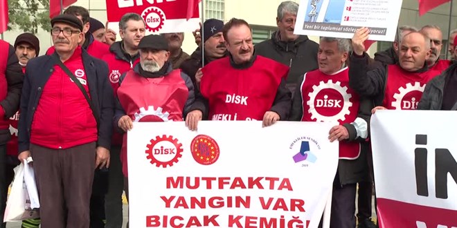 DİSK, asgari ücret için İstanbul'da basın açıklaması yaptı