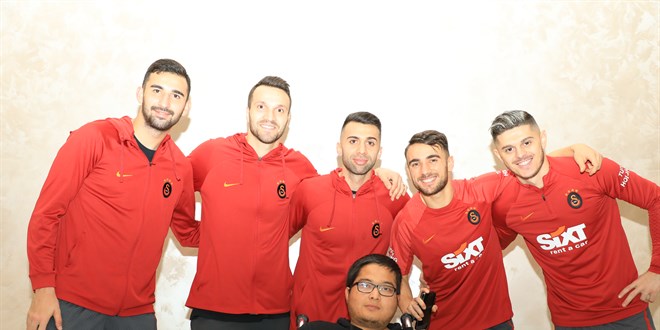 Galatasaray taraftarı engelli gencin futbol takımıyla buluşma hayali gerçekleşti