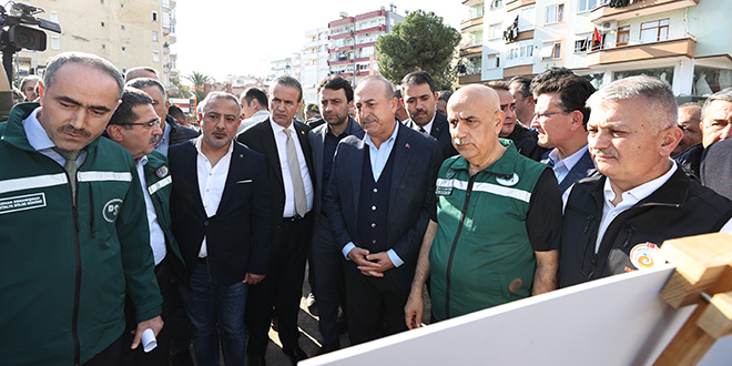 Bakanlar Çavuşoğlu ile Kirişci, Antalya'da sel bölgesinde