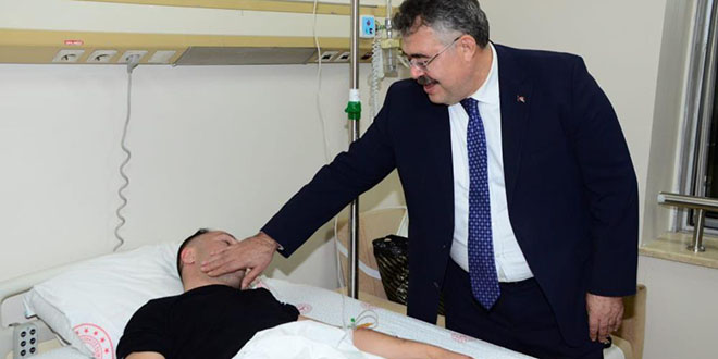 Komiser kaza kurşunuyla yaralandı