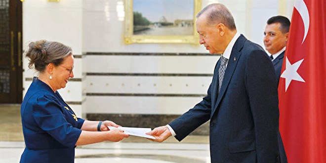 Dört büyükelçiyi kabul etti: İsrail elçisinden güven mektubu