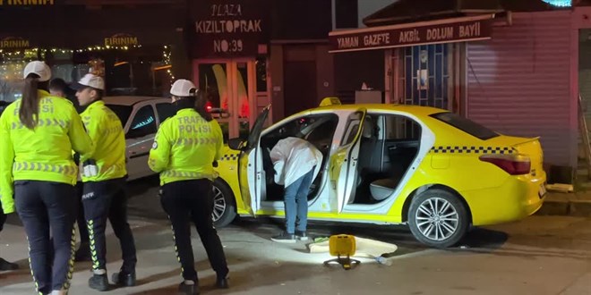 Kadky'de bir yolcu cret tartmasnda taksiciyi silahla yaralad