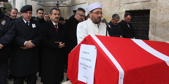 Görevdeyken kalp krizi geçirerek hayatını kaybeden polise veda