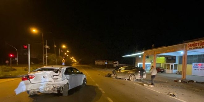 Samsun'da otomobilin çarptığı baba ve oğlu hayatını kaybetti