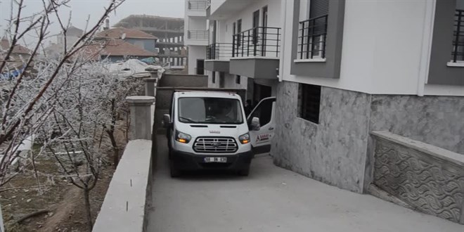 Aksaray'da kamyonetle duvar arasında sıkışan işçi öldü