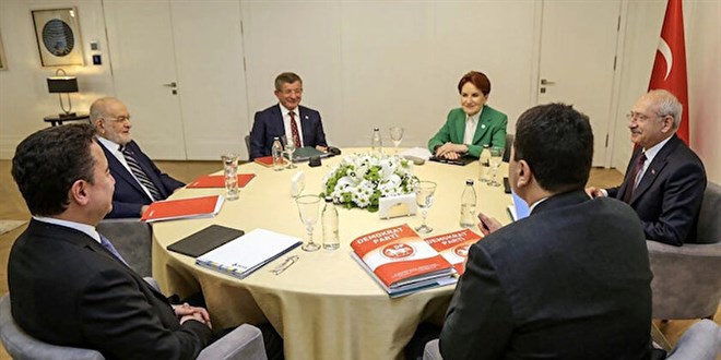Eşitiz ama bir yere kadar: CHP masanın küçük ortaklarından rahatsız