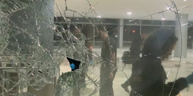 Brezilya'da, göstericilerin bastığı Kongre ve Devlet Başkanlığında kontrol sağlandı