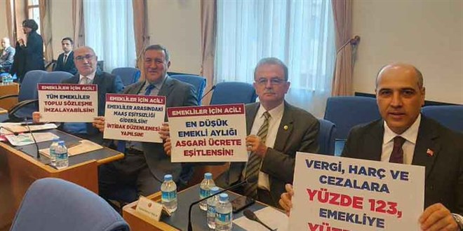 Meclis'te, 'işçi arkada, işveren önde oturuyor' tartışması