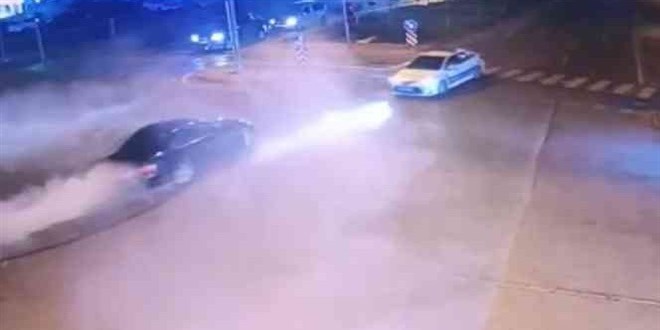 Polisin önünde drift atan trafik magandası tutuklandı