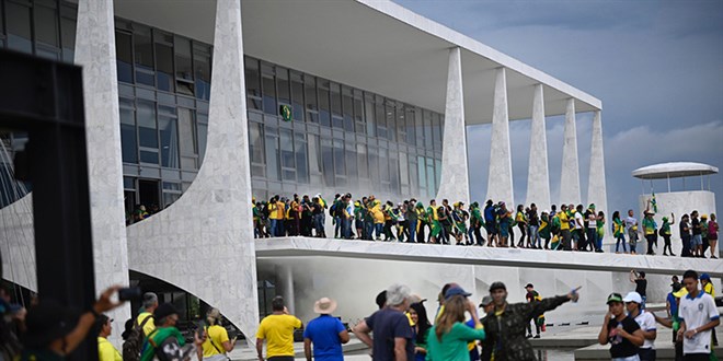 Brezilya'da Kongre baskınında rolünün olduğu gerekçesiyle Bolsonaro hakkında soruşturma